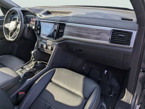 Certified 2023 Volkswagen Atlas Cross Sport SE FWD image 11