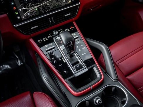 Used 2023 Porsche Cayenne Platinum Edition image 37