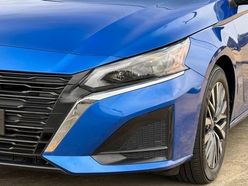 Used 2025 Nissan Altima 2.5 SV image 12