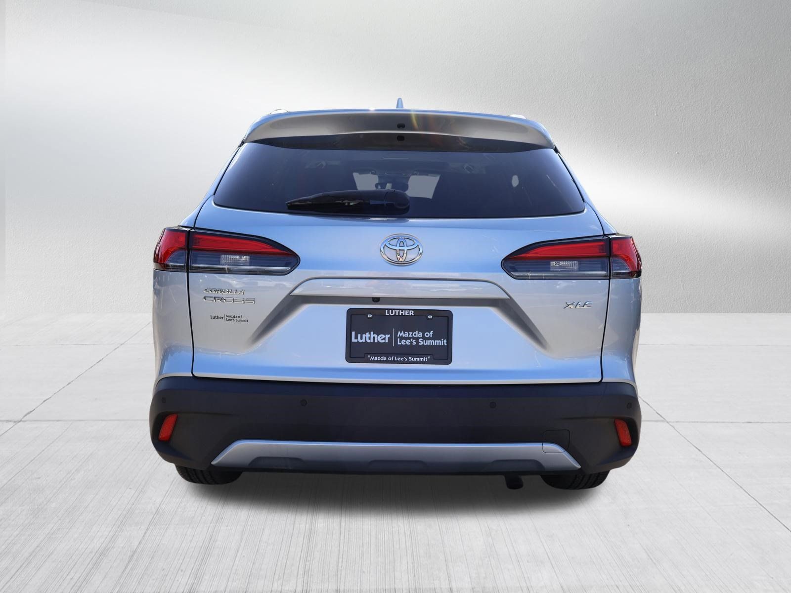 Used 2023 Toyota Corolla Cross XLE w/ Convenience Package FWD image 6