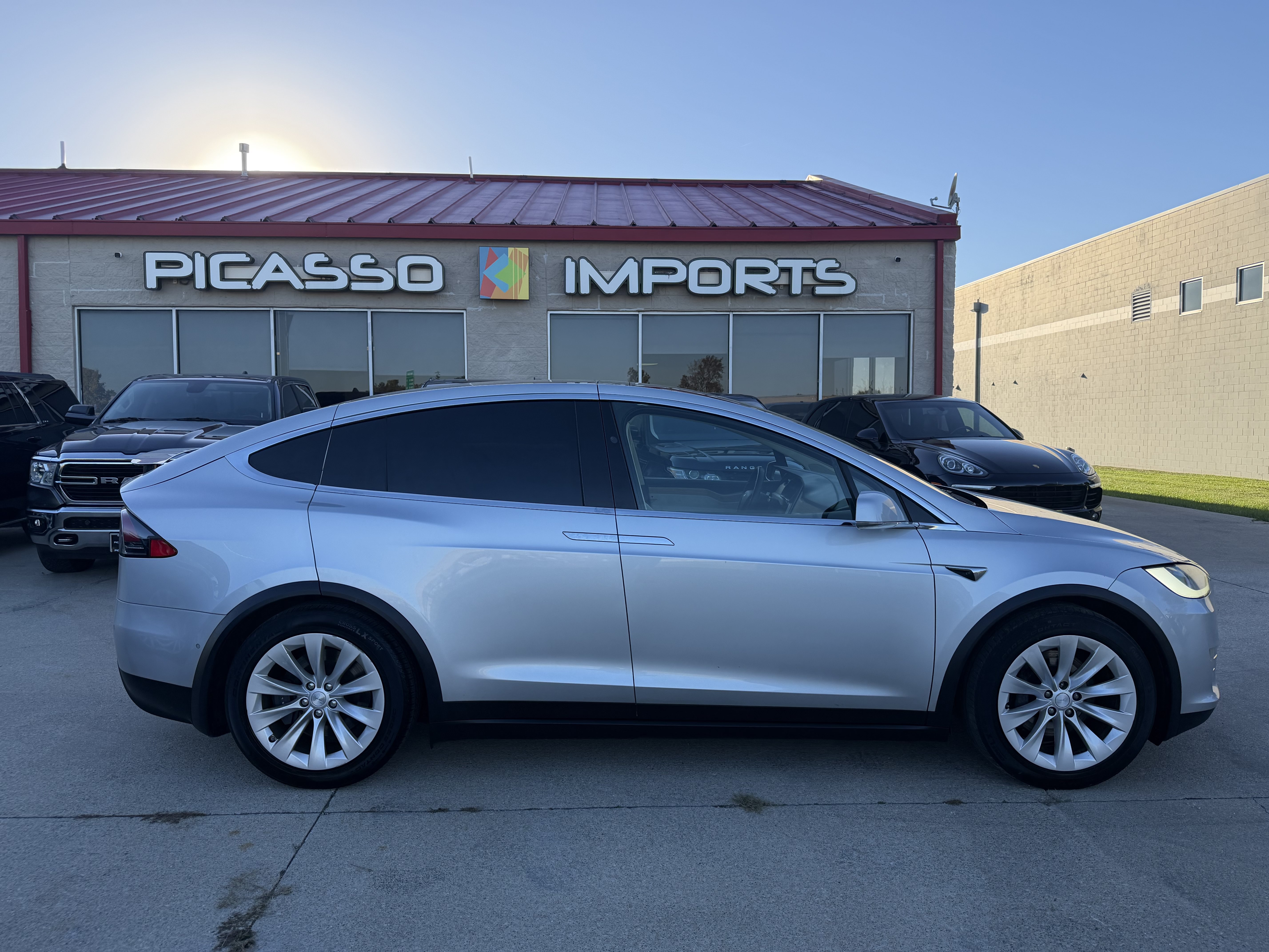 Used 2018 Tesla Model X 75D AWD/4WD image 7