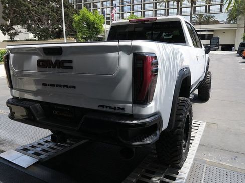 Used 2025 GMC Sierra 2500 AT4X AWD/4WD image 9