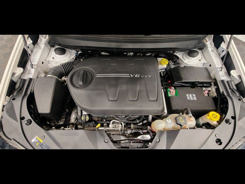 Used 2019 Jeep Cherokee Trailhawk AWD/4WD image 49