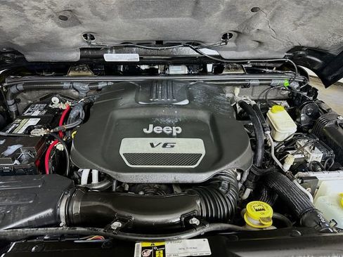 Used 2015 Jeep Wrangler Unlimited Sahara image 26