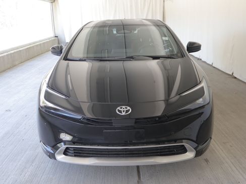 New 2026 Toyota Prius Plug-In Hybrid FWD image 3
