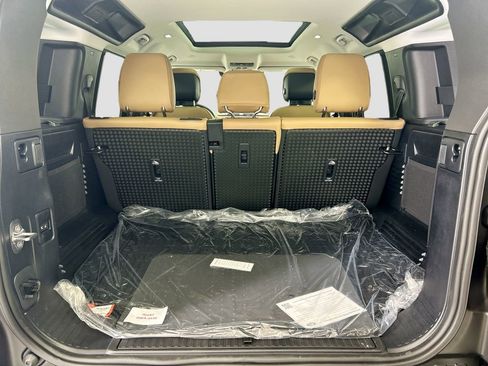 New 2026 Land Rover Defender 110 X-Dynamic SE AWD/4WD image 27