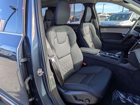 Used 2025 Volvo XC90 B6 Plus image 31