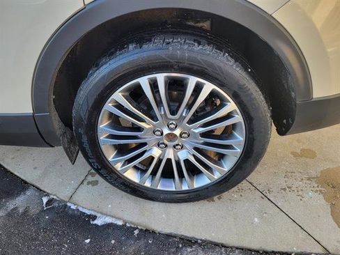 Used 2016 Lincoln MKX Reserve w/ Driver Assistance Package image 17