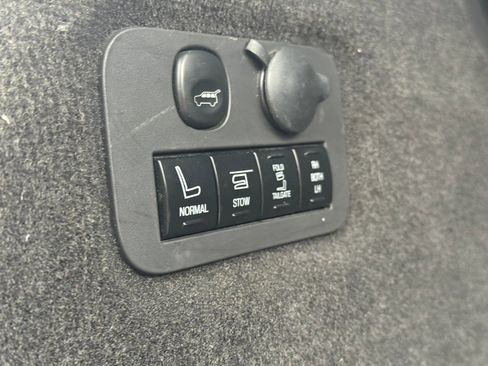 Used 2010 Lincoln MKT AWD image 25
