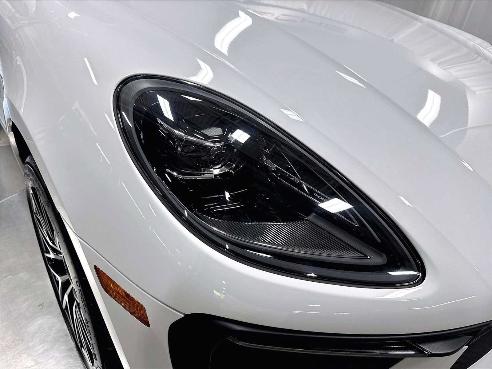 Used 2026 Porsche Macan AWD/4WD image 14