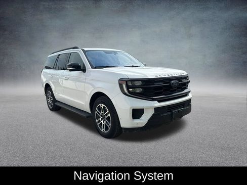 Used 2025 Ford Expedition Active AWD/4WD image 8