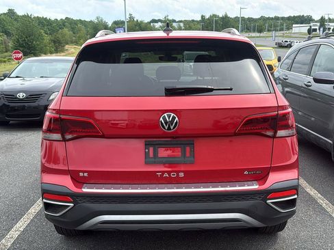Used 2023 Volkswagen Taos SE w/ Panoramic Sunroof Package AWD/4WD image 4