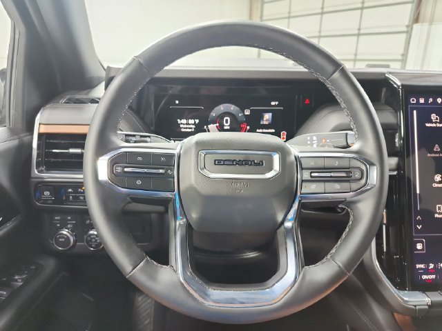 Used 2025 GMC Yukon Denali AWD/4WD image 22