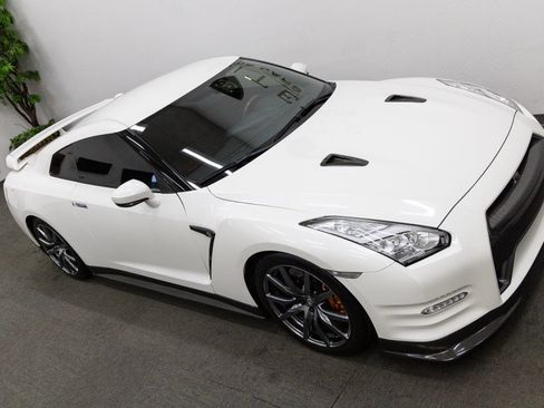 Used 2016 Nissan GT-R Premium AWD/4WD image 24