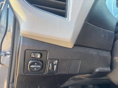 Used 2015 Toyota Corolla LE image 12