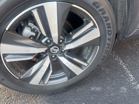 Used 2021 Nissan Rogue Platinum image 15