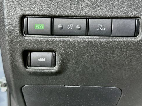 Used 2025 Nissan Sentra SV FWD image 17
