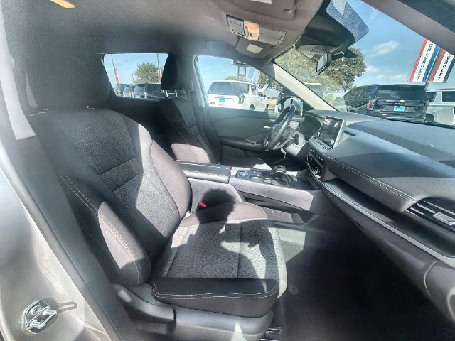 Used 2025 Nissan Rogue SV AWD/4WD image 27