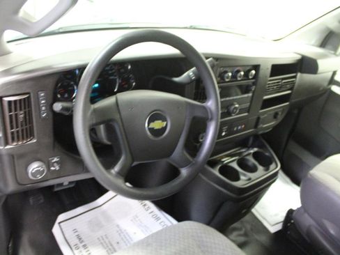 Used 2020 Chevrolet Express 2500 RWD image 8