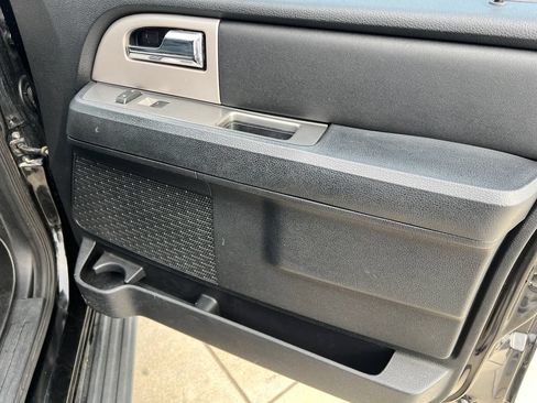 Used 2017 Ford Expedition XLT w/ Equipment Group 202A RWD image 6