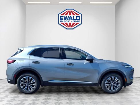 Certified 2025 Buick Envision Preferred AWD/4WD image 7
