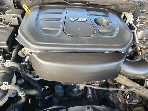 Used 2017 Jeep Grand Cherokee Limited image 18