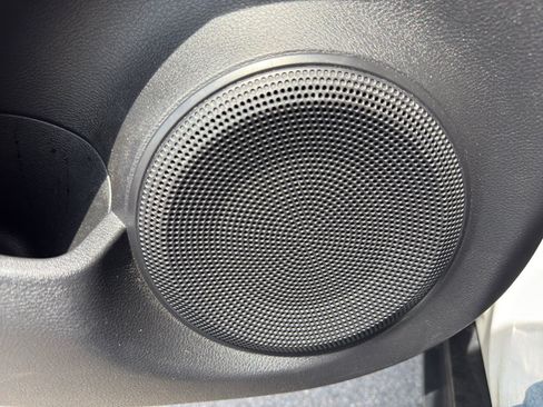Used 2018 Nissan Kicks S FWD image 38