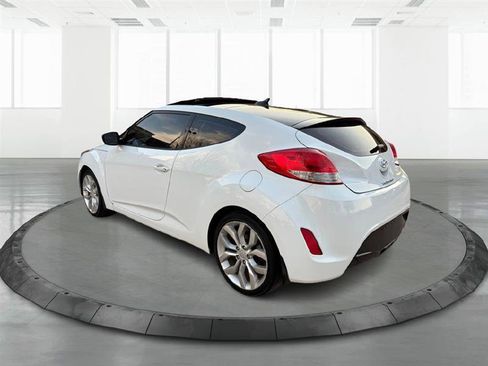 Used 2012 Hyundai Veloster w/ Style Pkg image 4