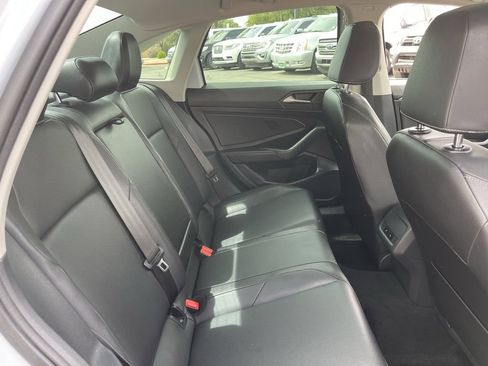 Used 2019 Volkswagen Jetta SE w/ Cold Weather Package FWD image 14