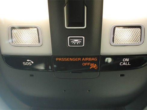 Used 2021 Volvo XC40 P8 Recharge w/ Advanced Package image 28