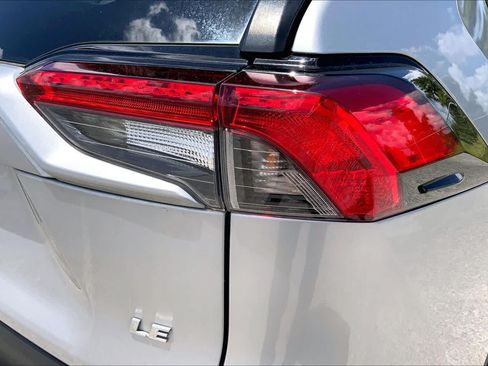Used 2019 Toyota RAV4 LE FWD image 30