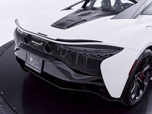 Used 2024 McLaren Artura RWD image 36