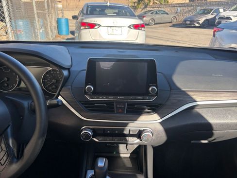 Used 2025 Nissan Altima 2.5 SV image 18