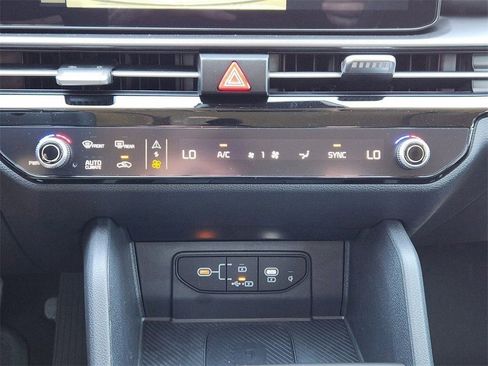 New 2026 Kia Sportage EX w/ EX Panorama Roof Package FWD image 16