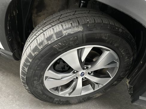 Used 2023 Subaru Ascent Premium image 11