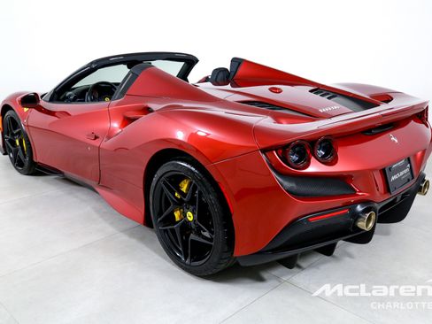 Used 2022 Ferrari F8 Tributo image 7