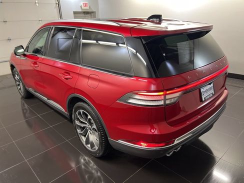 Certified 2025 Lincoln Aviator Reserve w/ Illumination Package AWD/4WD image 4