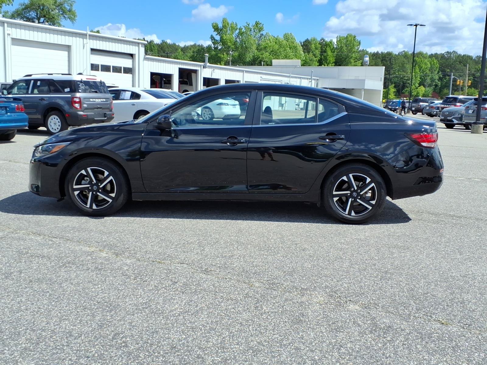 Used 2025 Nissan Sentra SV FWD image 22