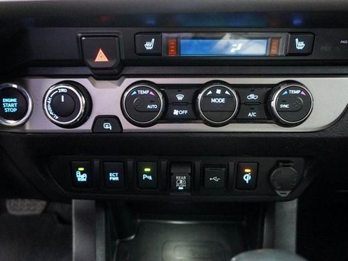 Used 2021 Toyota Tacoma Limited image 16