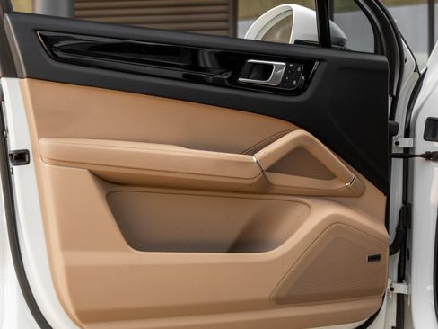 Certified 2023 Porsche Cayenne AWD/4WD image 20