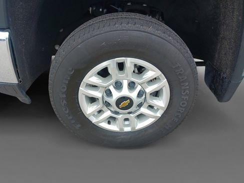 Used 2024 Chevrolet Silverado 2500 LT image 32