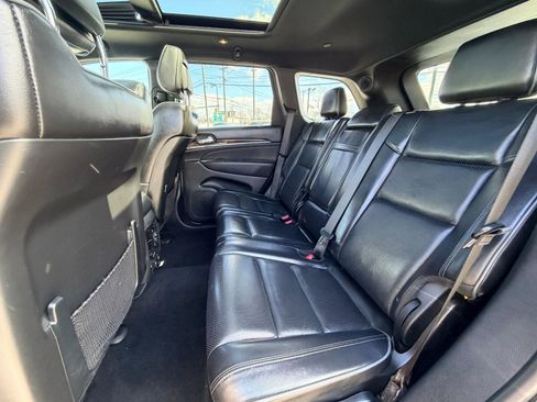 Used 2020 Jeep Grand Cherokee Overland AWD/4WD image 25