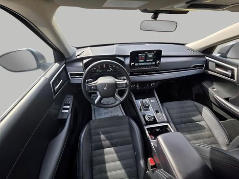 Used 2023 Mitsubishi Outlander SE image 20