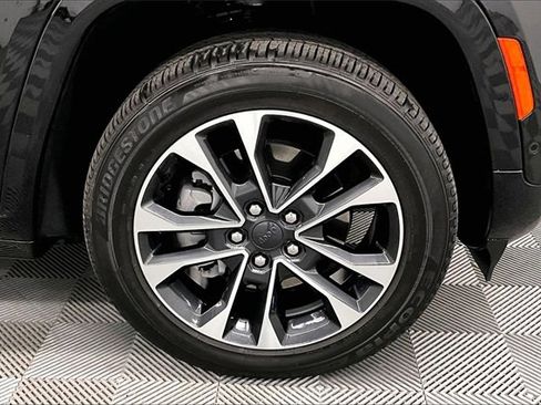 Used 2023 Jeep Grand Cherokee Overland w/ Advanced Protech Group III image 9