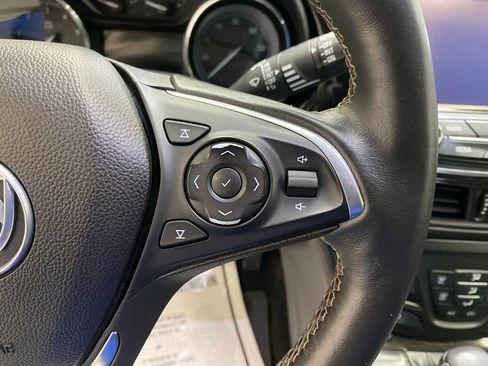 Used 2018 Buick Envision Essence image 25