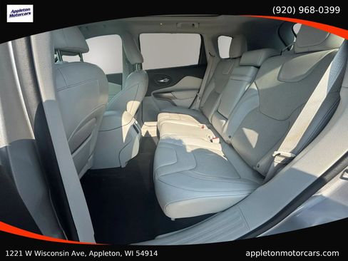 Used 2019 Jeep Cherokee Limited w/ Technology Group AWD/4WD image 30