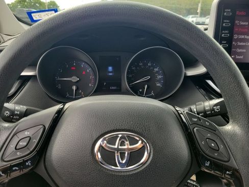 Used 2020 Toyota C-HR LE FWD image 11