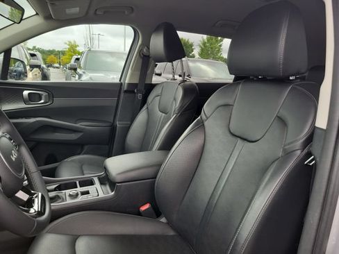 Certified 2024 Kia Sorento S FWD image 15
