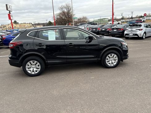 Used 2020 Nissan Rogue Sport S image 8