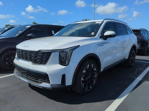 Certified 2024 Kia Sorento EX image 5